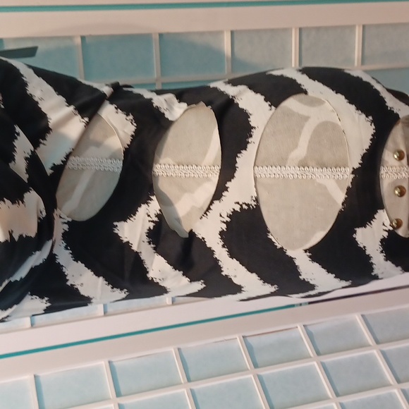 NEW! BLVD Collection black/white dress with side cut outs 5418 - Picture 4 of 13